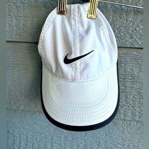 Nike Dri Fit Featherlight Hat Cap Adjustable Golf Running Athletic White